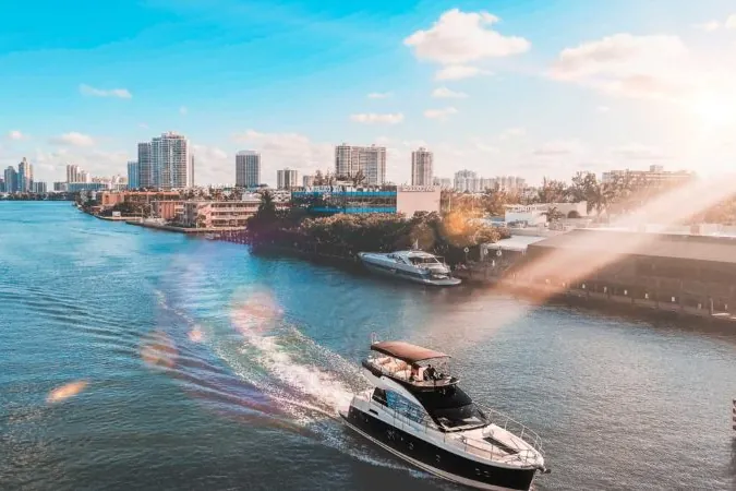 imagen de barco o destino a los que puedes acceder si contactas a dawyachts