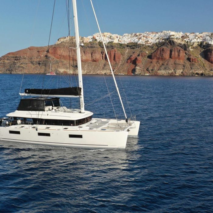 Dawe yachts- barcos- catamaran- Santorini